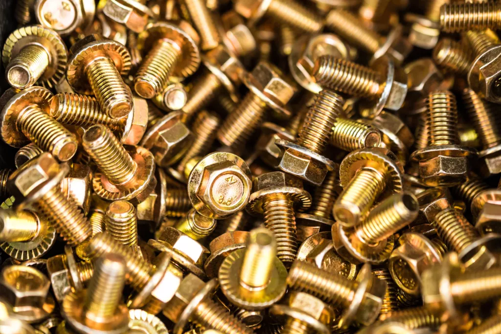 cynkowanie galwaniczne z pasywacją żółtą cynkowanie na żółto galwanizacja śrub